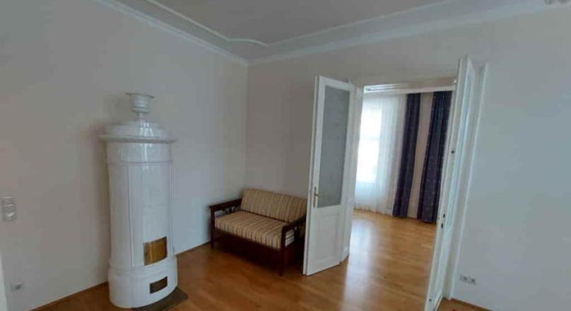 V E R M I E T E T! WUNDERSCHÖNE ALTBAUWOHNUNG IN EINER REPRÄSENTATIVEN VILLA