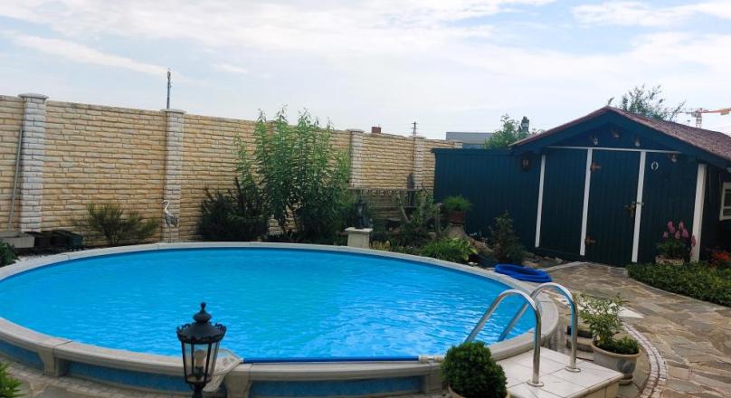 V E R K A U F T ! - Stilvolles Ziegelmassivhaus in Grünruhelage mit Pool in Trumau