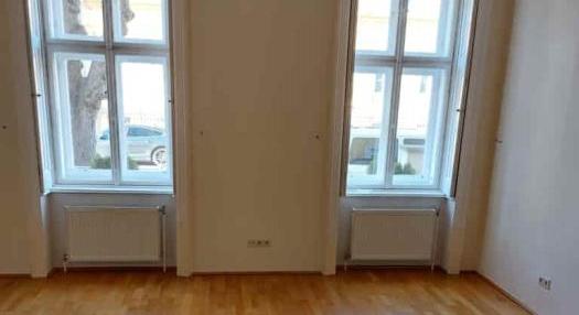 V E R M I E T E T! WUNDERSCHÖNE ALTBAUWOHNUNG IN EINER REPRÄSENTATIVEN VILLA