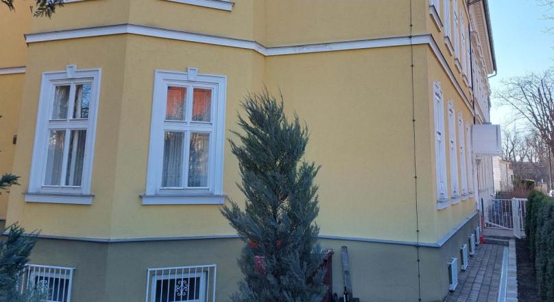 V E R M I E T E T! WUNDERSCHÖNE ALTBAUWOHNUNG IN EINER REPRÄSENTATIVEN VILLA